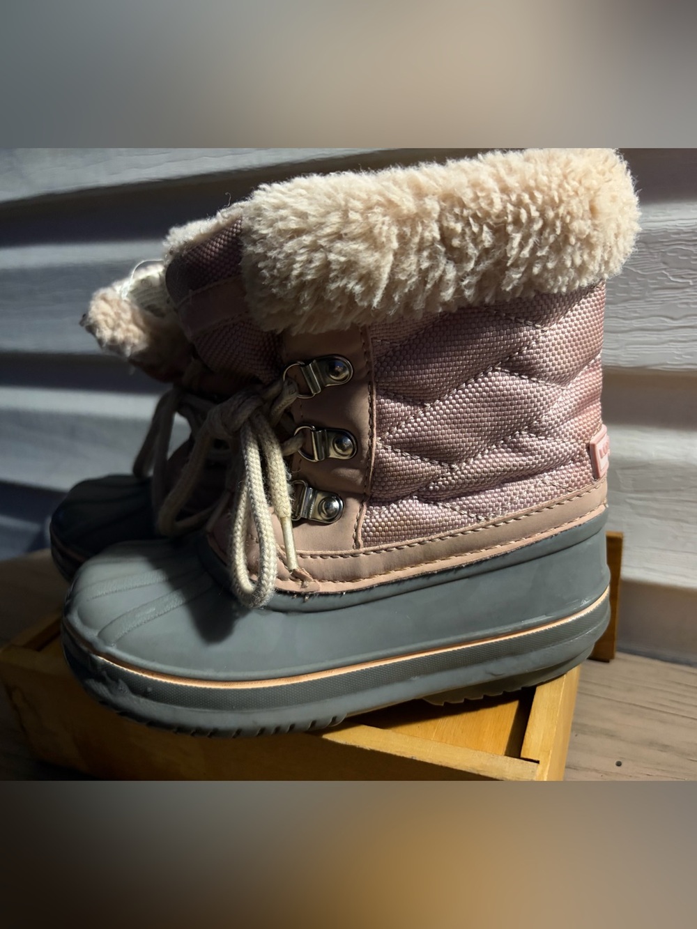 London Fog Lil Kennington Girls Pink Gray Faux Fur Snow Boots Size 9